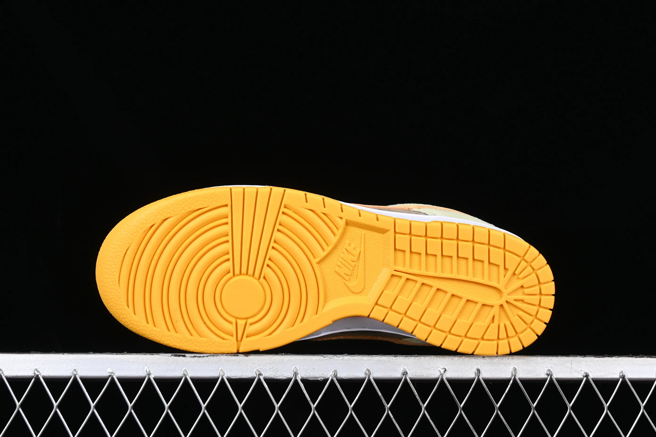 All Categories Nk SB Dunk Series Nk SB Dunk Low Low-top Sneakers Nk SB Dunk Low Prm Green Brown Orange SB Smashed Backboard Fashion Casual Sneakers DH5360-300